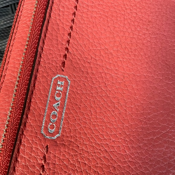 COACH WALLET,Coach Orange Leather Wristlet. - Picture 5 of 13